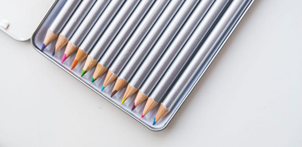 colored-pencils-in-open-box